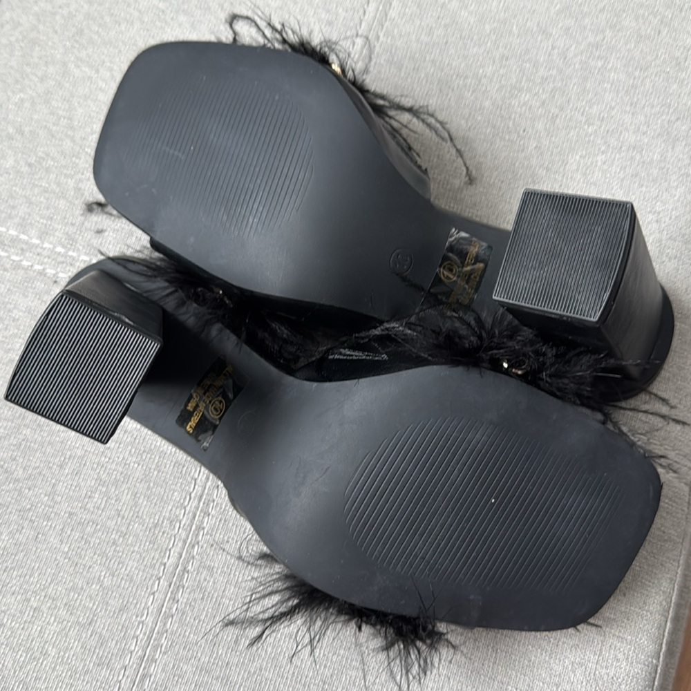 NEW Feathered VENUS Black Square Block Heels Sz10 - Picture 4 of 9